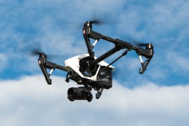 Fliegende Drohne mit Kamera