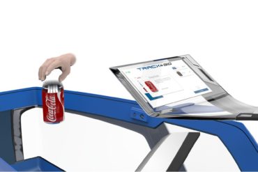 Einkaufswagen mit Touchscreen, der ein eingelegtes Produkt scannt