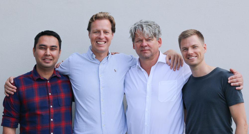 Die vier Personen des Kenkou-Managements stehen nebeneinander und lächeln in die Kamera