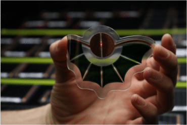 Dracula Technologies - ein organisches Solarmodul, das wie eine Fledermaus geformt ist (Copyright: Dracula Technologies)