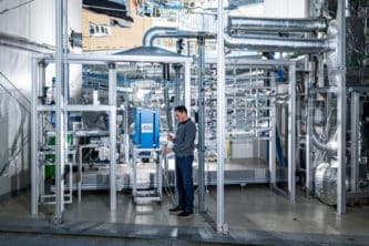 Detailansicht des Bausteins Methanpyrolyse mittels Flüssigmetall-Blasensäulenreaktor des KIT - ITES/TVT, rechts: Gaszufuhr und Konditionierung, Mitte: Ofen mit integriertem Flüssigmetall-Blasensäulenreaktor, links: Filtersystem zur Auftrennung des Produktgases, Gasanalyse Ansprechpartner: Benjamin Dietrich Geschäftsführer (Akademischer Oberrat) Inst. f. Thermische Verfahrenstechnik, TVT © copyright by Karlsruher Institut für Technologie Allgemeine Services - Crossmedia Abdruck honorarfrei im redaktionellen Bereich Belegexemplar erbeten *** Local Caption *** Detailansicht des Bausteins Methanpyrolyse mittels Flüssigmetall-Blasensäulenreaktor des KIT - ITES/TVT, rechts: Gaszufuhr und Konditionierung, Mitte: Ofen mit integriertem Flüssigmetall-Blasensäulenreaktor, links: Filtersystem zur Auftrennung des Produktgases, Gasanalyse Ansprechpartner: Benjamin Dietrich Geschäftsführer (Akademischer Oberrat) Inst. f. Thermische Verfahrenstechnik, TVT © copyright by Karlsruher Institut für Technologie Allgemeine Services - Crossmedia Abdruck honorarfrei im redaktionellen Bereich Belegexemplar erbeten