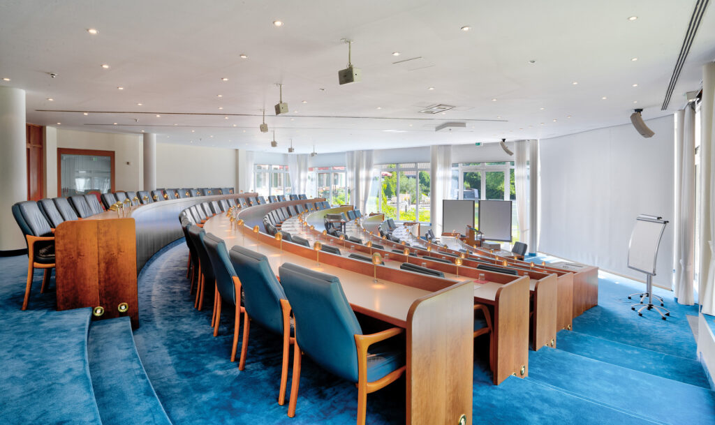 Offsite-Location Startups Brandenburg: Ein Tagungsraum mit Auditorium